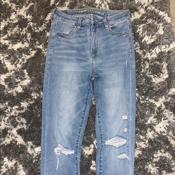 *SOLD* Ripped American Eagle 🦅 Jeans - Picture 2 of 7